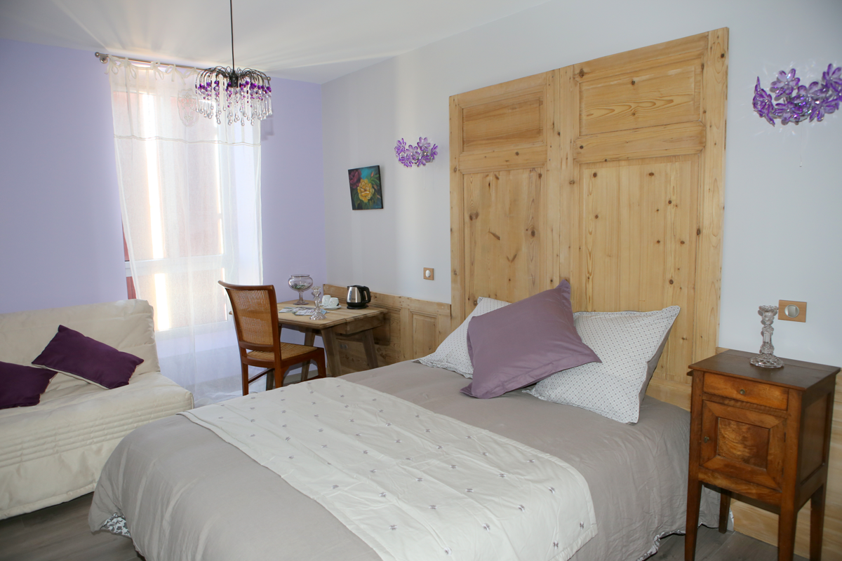 Aux Pierres Magiques - chambre amethyste - photo @Sylvie_Ollon