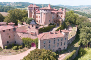 Aux Pierres Magiques - activités : visite du Château de Chamousset