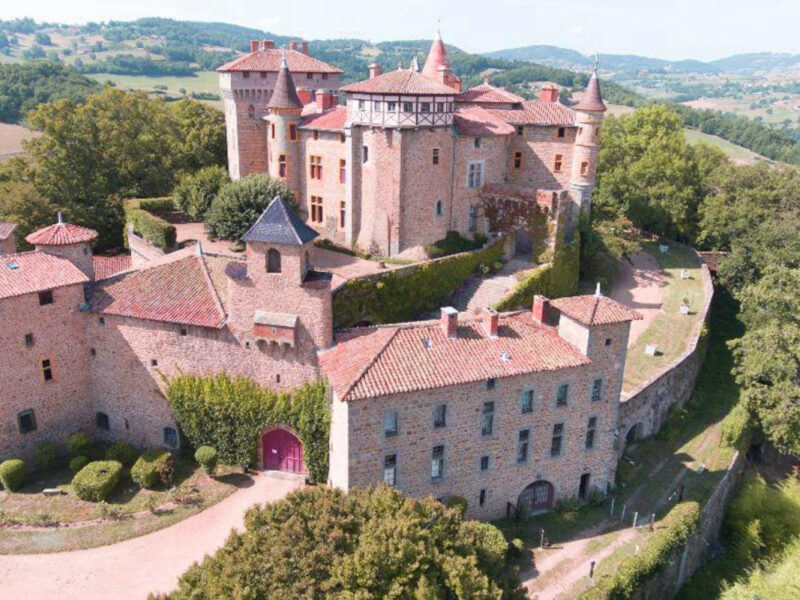 Aux Pierres Magiques - activités : visite du Château de Chamousset