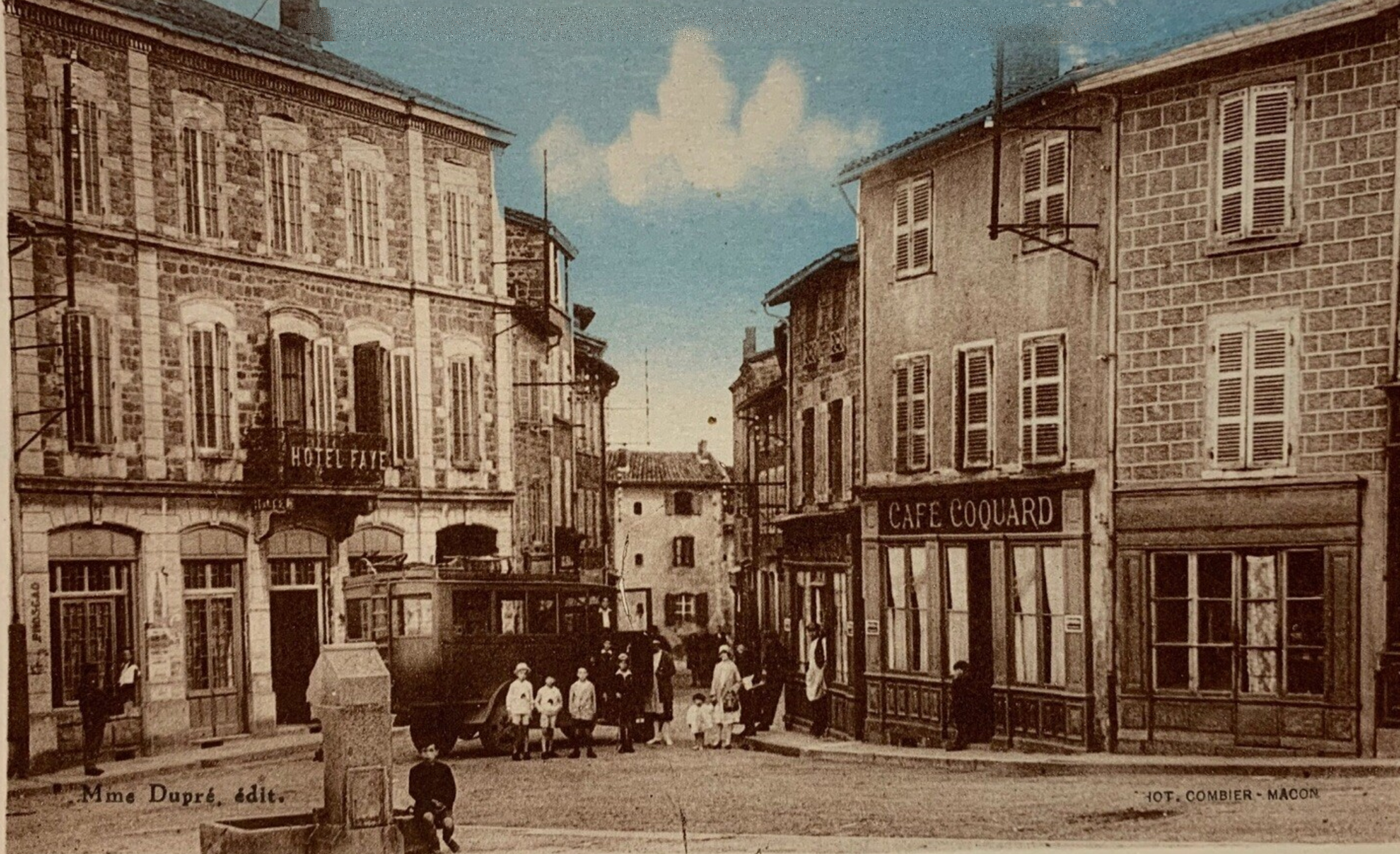 Aux Pierres Magiques - la place du Platre, il y a près de 150 ans